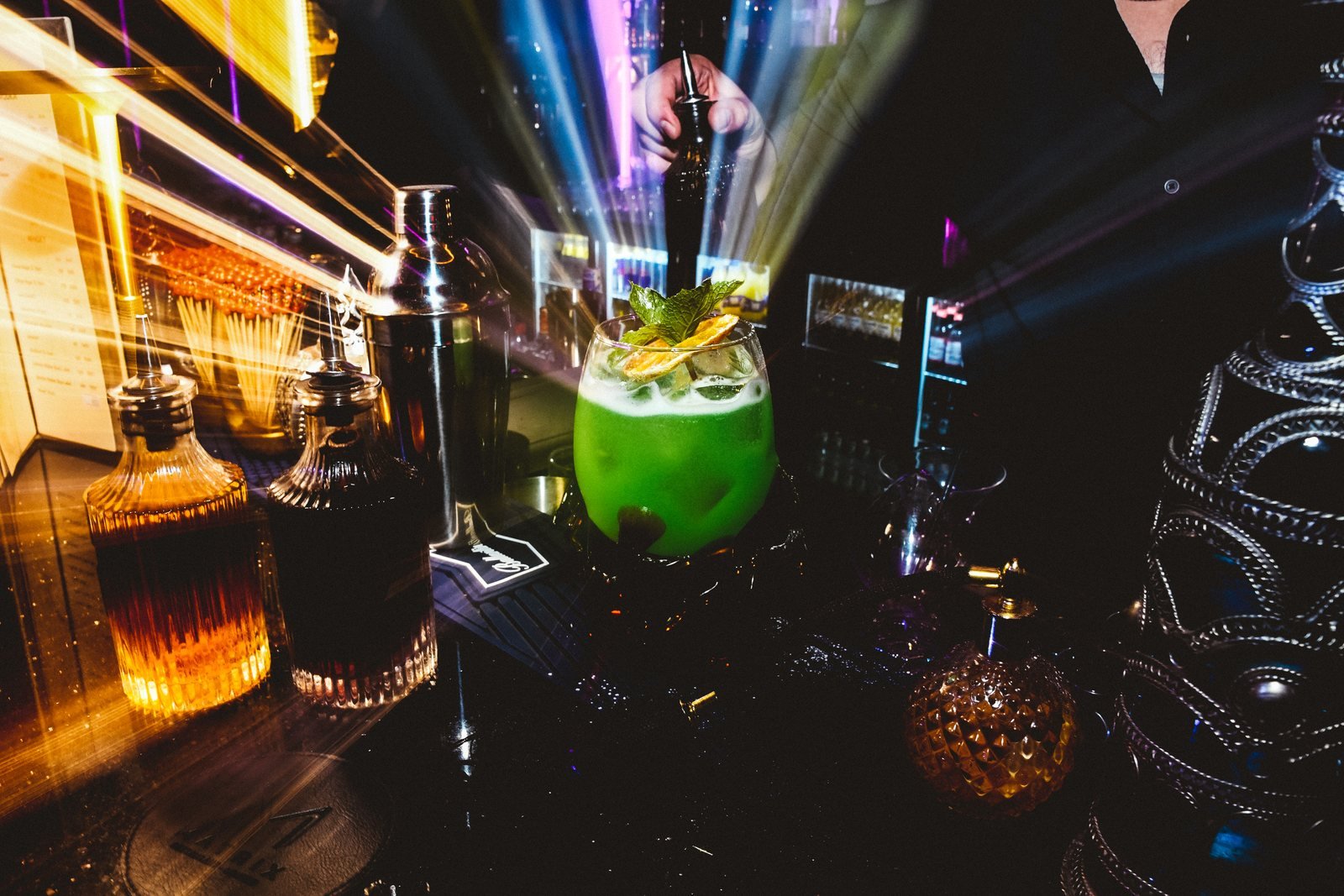 Shisha lounge in Marrakech: bar atmosphere with a green cocktail at Matrix Lounge